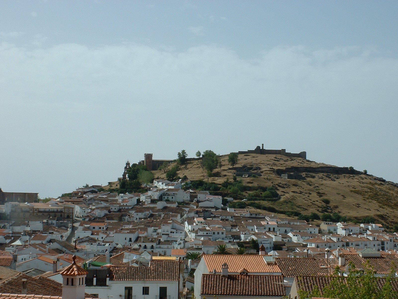 Vista de Aracena y su castillo