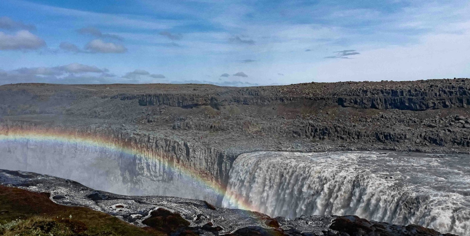 Paisaje de Islandia con cascada